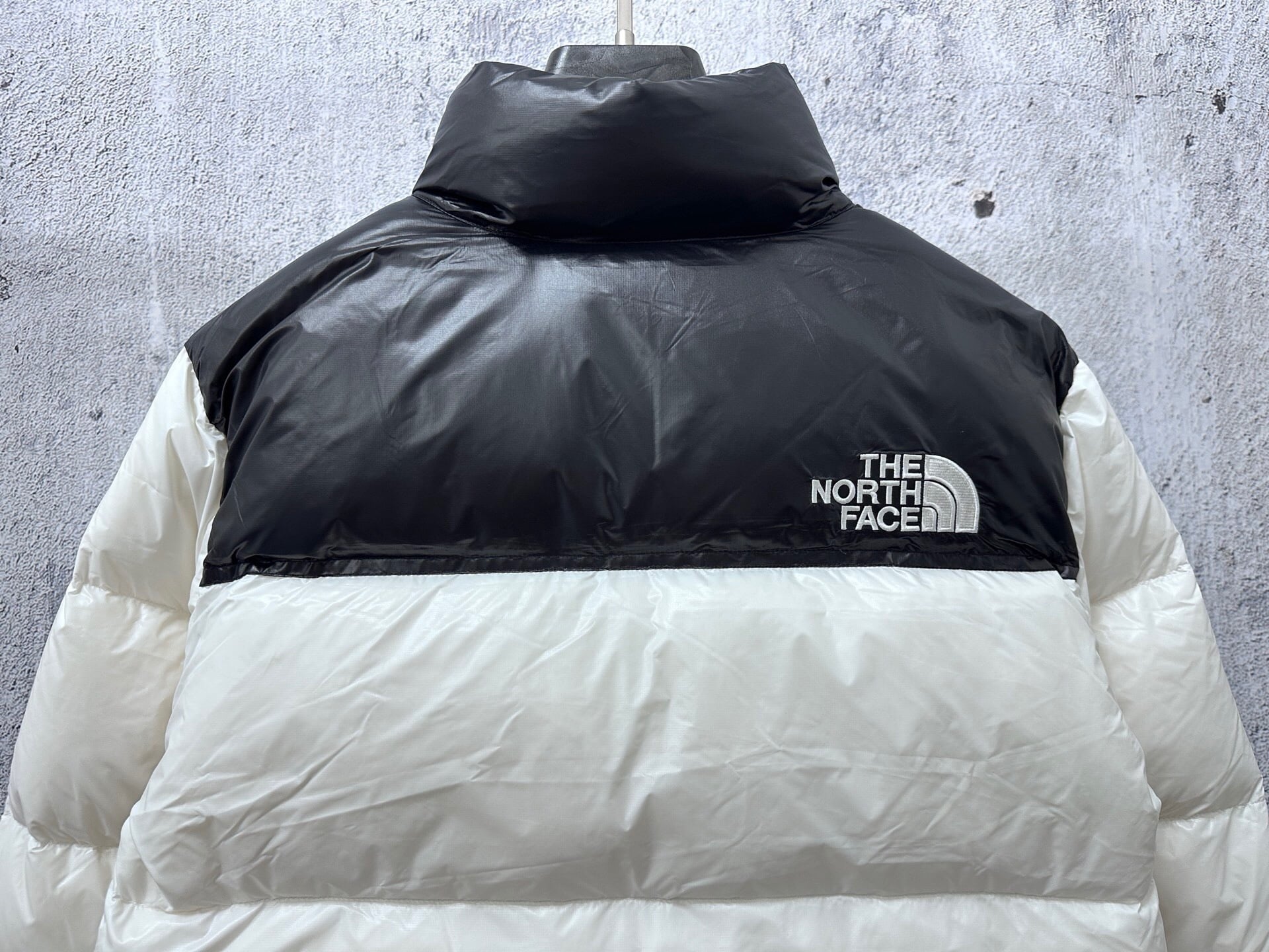 The North Face classic 700 mulher branco e preto - Vista 5