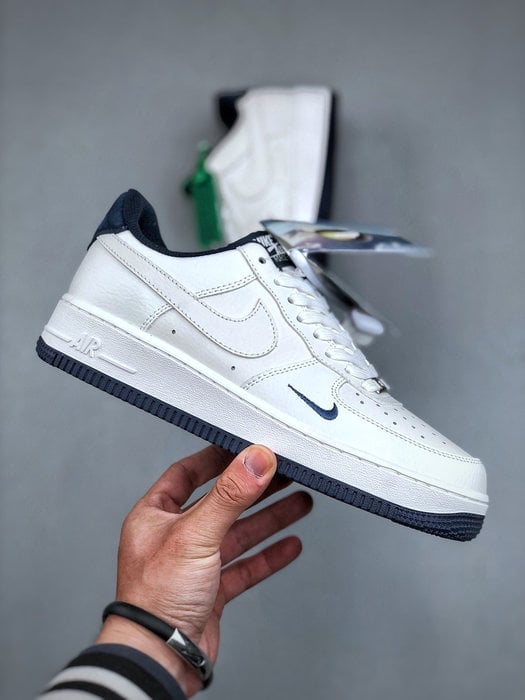 Nike Air Force 1 '07 Azul Escuro com Mini Swoosh - Vista 3