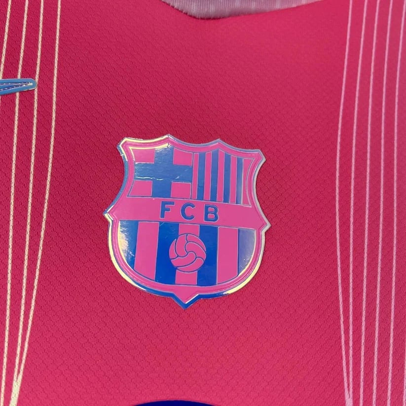 Barcelona 2025/26 Special Edition Bright Pink Jersey - Vista 4