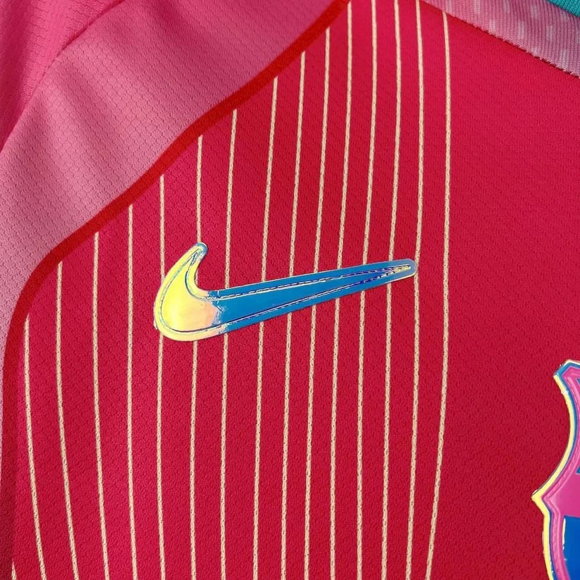 Barcelona 2025/26 Special Edition Bright Pink Jersey - Vista 3
