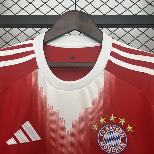 Bayern Munich 2025/26 Home Jersey - Vista 5