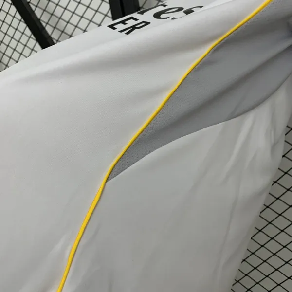 Real Madrid 2025/26 Home Jersey - Vista 3