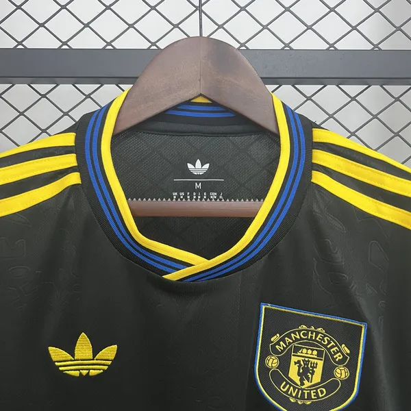 Manchester United Third Jersey 2025/26 - Vista 3