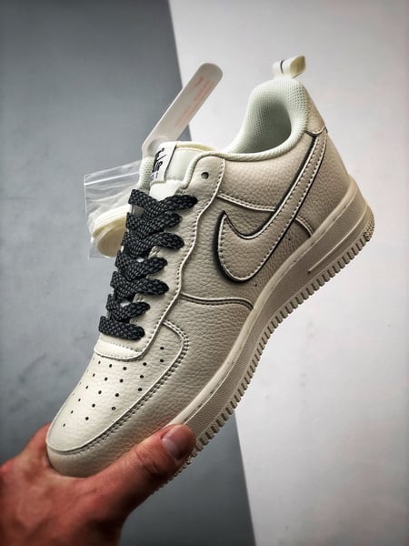 Air Force 1 '07 Low Creme e Preto - Vista 5