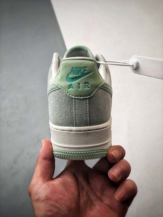 Air Force 1 '07 Low Branco, Cinza e Verde - Vista 3
