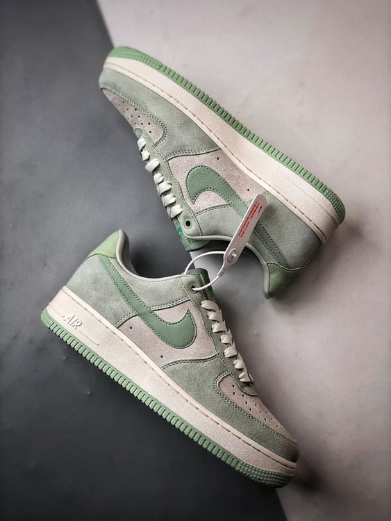 Air Force 1 '07 Low Branco, Cinza e Verde - Vista 6