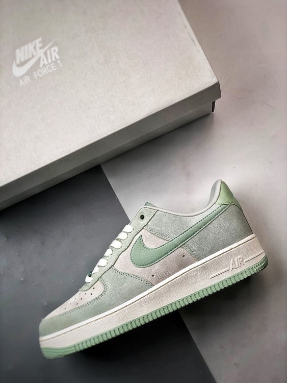 Air Force 1 '07 Low Branco, Cinza e Verde - Vista 8