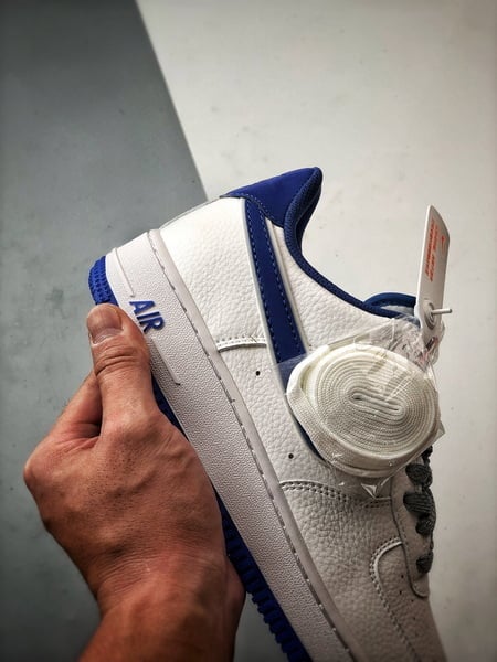 Air Force 1 '07 Low Branco e Azul Reflexivo - Vista 2