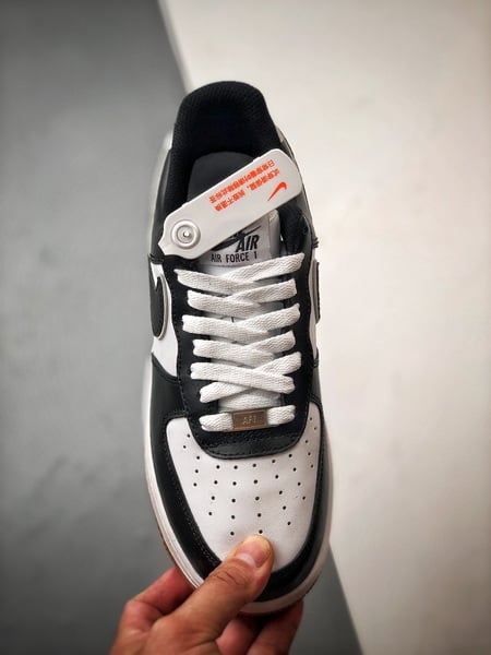 Air Force 1 '07 Low Branco, Preto e Solado Natural - Vista 9