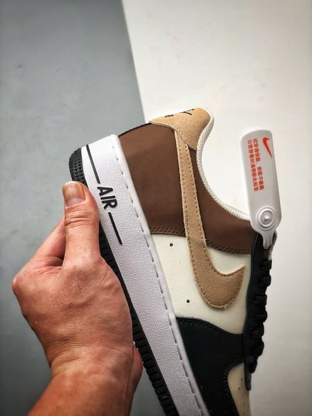 Air Force 1 '07 Low Branco, Preto e Castanho - Vista 2