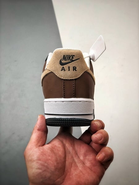 Air Force 1 '07 Low Branco, Preto e Castanho - Vista 3