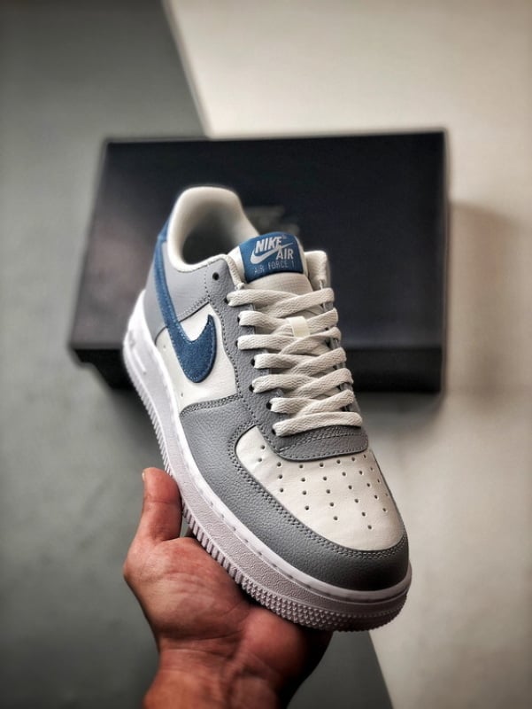 Air Force 1 '07 Low Azul e Branco - Vista 1