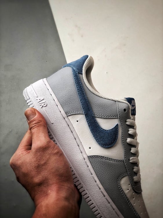 Air Force 1 '07 Low Azul e Branco - Vista 2