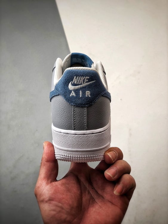 Air Force 1 '07 Low Azul e Branco - Vista 3