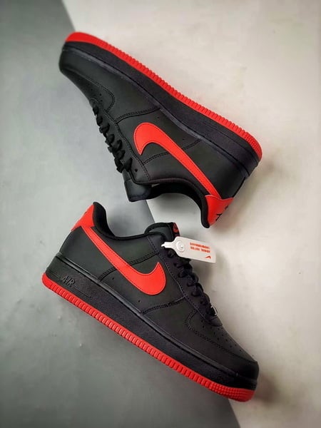 Air Force 1 Low Preto e Vermelho - Vista 6