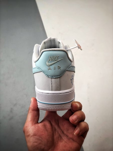 Air Force 1 '07 Low Love Branco e Azul - Vista 4