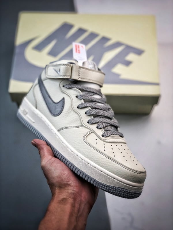 Air Force 1 07 Mid Branco e Cinzento - Vista 1