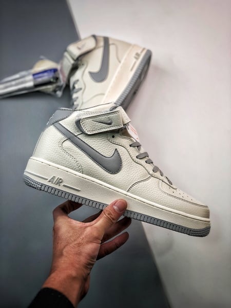 Air Force 1 07 Mid Branco e Cinzento - Vista 5