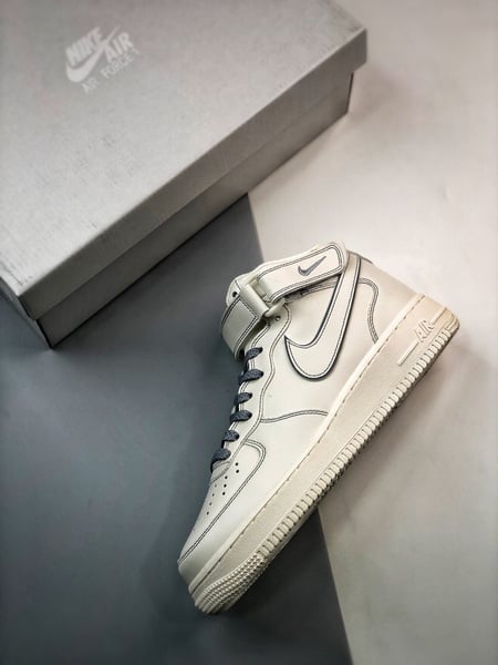 Air Force 1 07 Mid Bege Branco e Cinzento Escuro 3M Reflexo - Vista 6