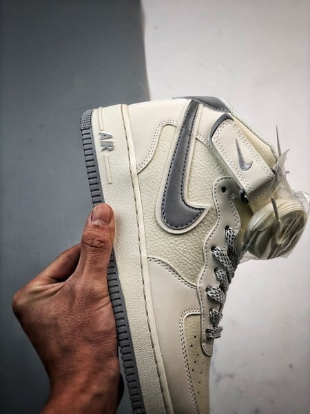 Air Force 1 07 Mid Branco e Cinzento3M - Vista 2