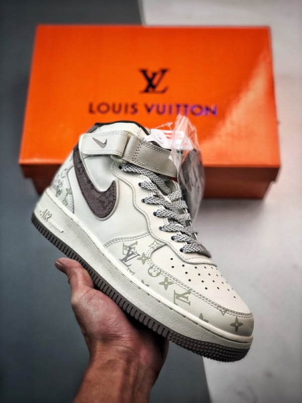 Air Force 1 07 Mid LV Branco e Cinzento Escuro Estampado - Vista 1