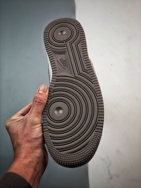 Air Force 1 07 Mid LV Branco e Cinzento Escuro Estampado - Vista 4