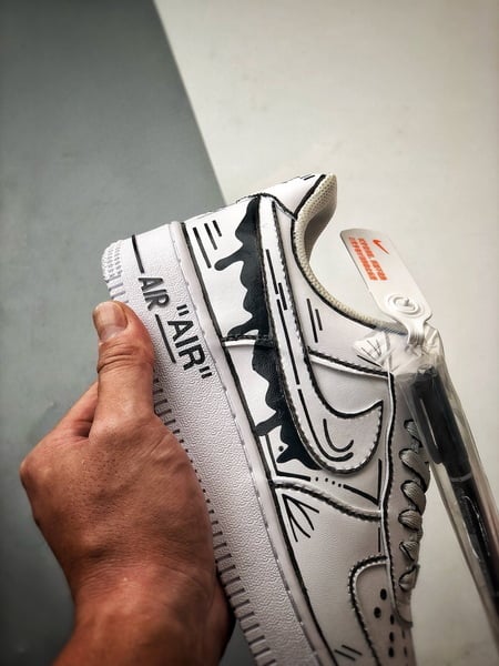 Air Force 1 Low Branco e Preto Estilo Anime - Vista 2