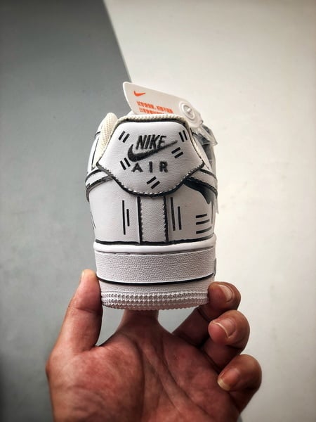 Air Force 1 Low Branco e Preto Estilo Anime - Vista 3