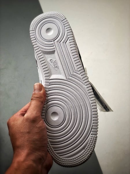 Air Force 1 Low Branco e Preto Estilo Anime - Vista 4