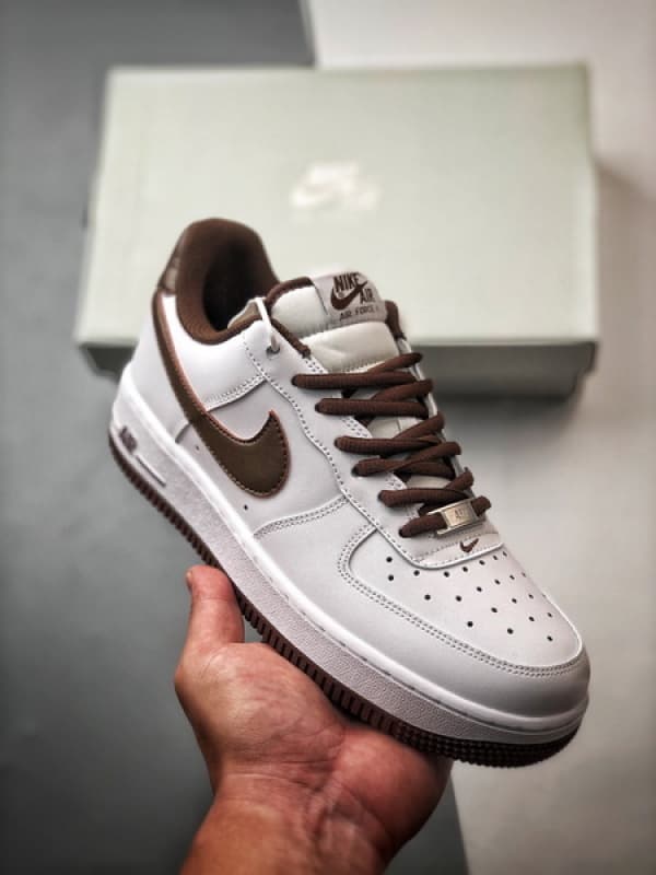 Air Force 1 Low Branco e Marrom