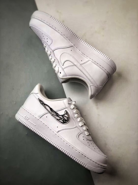 Air Force 1 Low Branco e Preto com Gancho Metálico - Vista 6