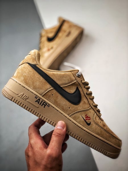 Air Force 1 Low _By You_ Coração Marrom e Preto em Camurça - Vista 7