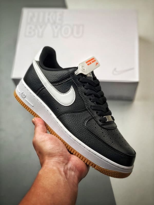 Air Force 1 Low 'By You' Preto e Branco Solado Raw