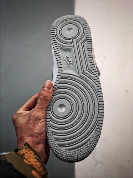 Air Force 1 Mid By You SupBranco e Cinzento - Vista 4