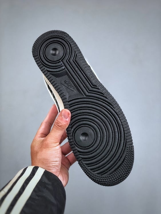 Air Force 1 '07 Low Colaboração Stüssy Branco e Preto - Vista 3