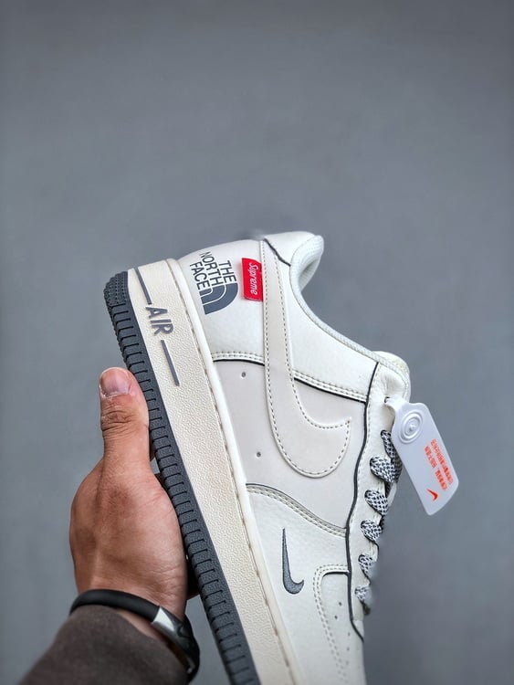 Nike Air Force 1 Low Supreme - Vista 5