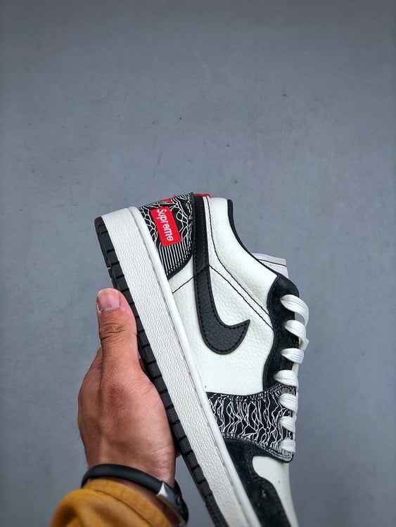 Air Jordan 1 Low x Supreme - Vista 5