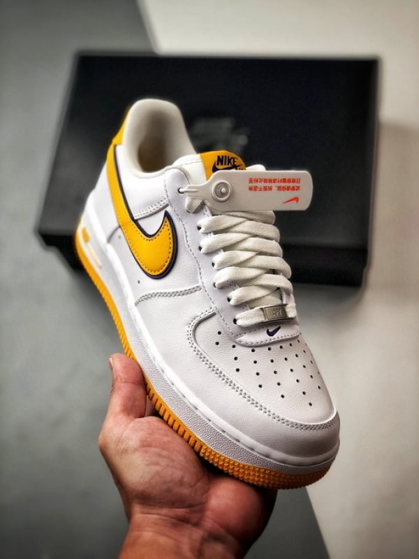 Kobe x Air Force 1 Low Branco, Amarelo e Roxo - Vista 1