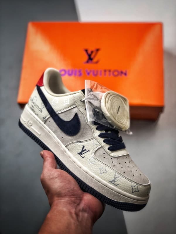 LV x Air Force 1 Low Cinza, Azul e Vermelho