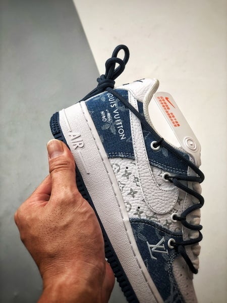 LV x Air Force 1 Low Branco e Azul Jeans Desconstruído - Vista 2