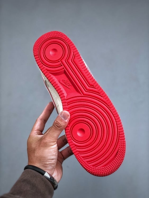 Nike AF1 Low 07 x Supreme Bege Vermelho Mini Gancho Estrela - Vista 3