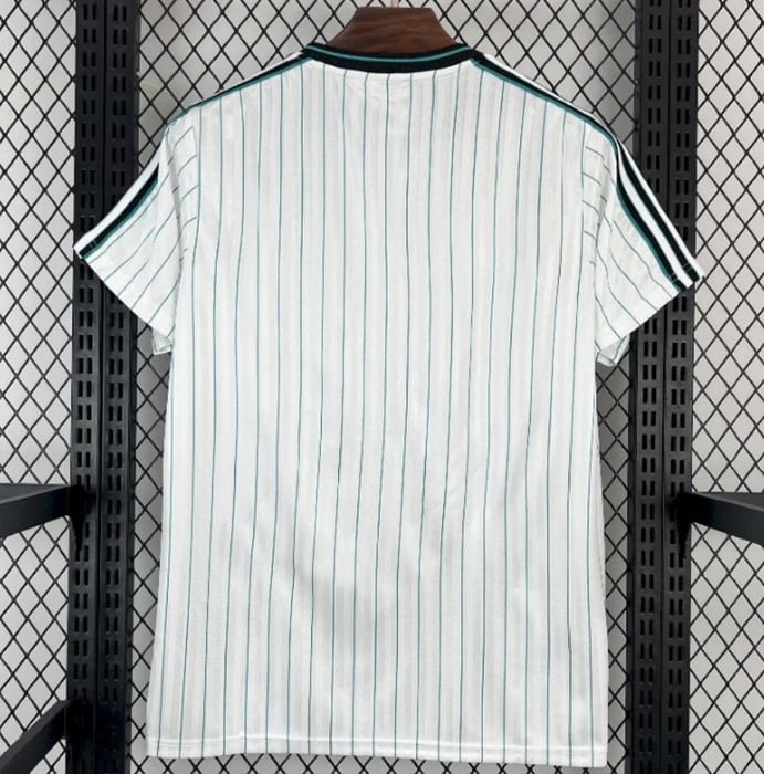 Liverpool F.C. x Adidas Originals 2025 Jersey - Vista 2