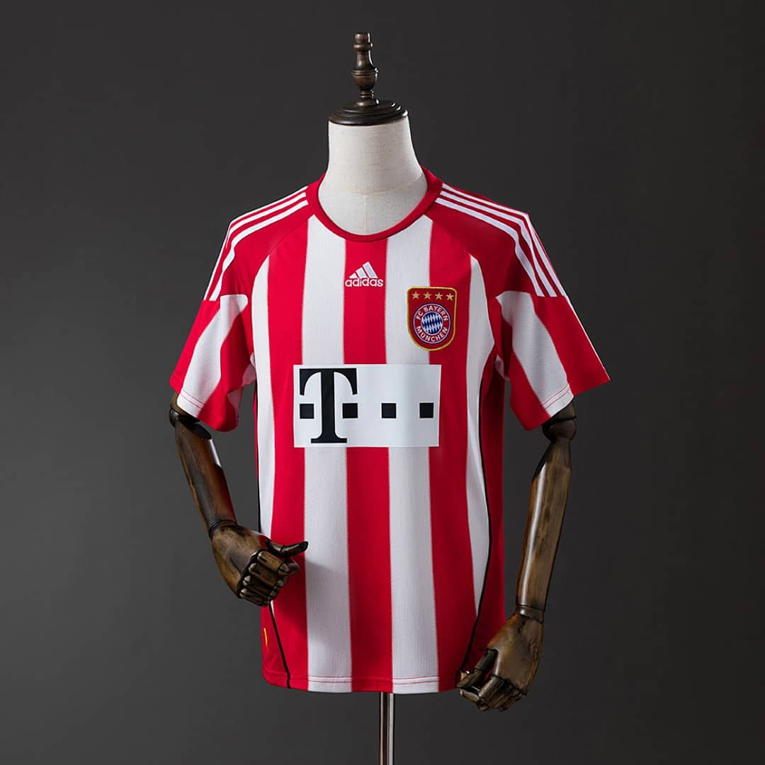 Camisola Principal do Bayern Munich 2010/2011 (Retro)