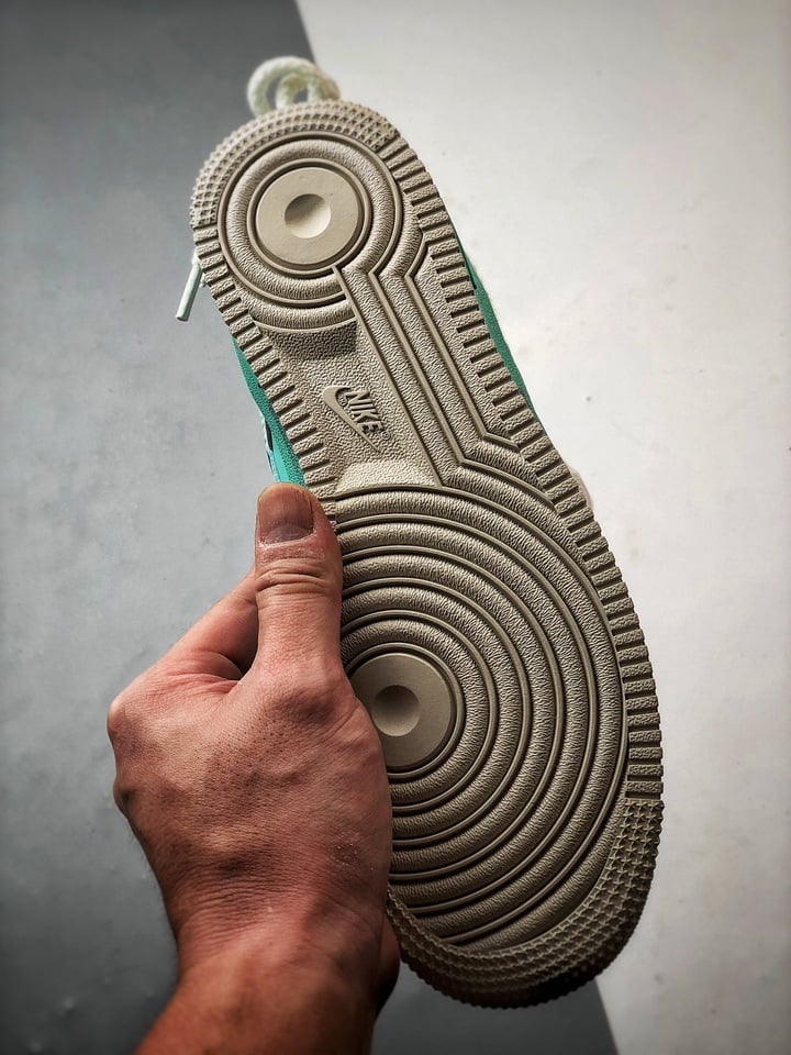 Stitch x Nike Air Force 1 Low Cinza e Verde - Vista 4