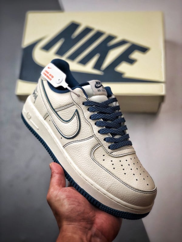 Stussy x Air Force 1 Low Branco e Azul - Vista 1
