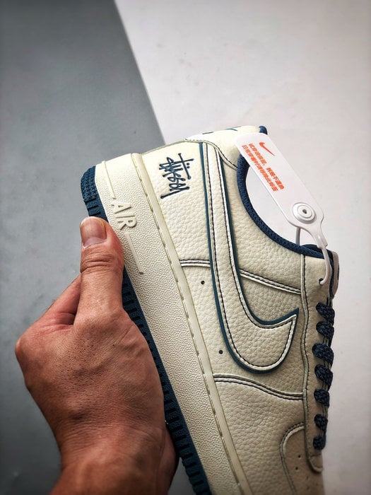 Stussy x Air Force 1 Low Branco e Azul - Vista 2