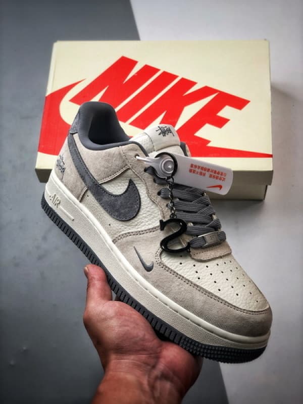 Stussy x Air Force 1 Low Creme e Cinza