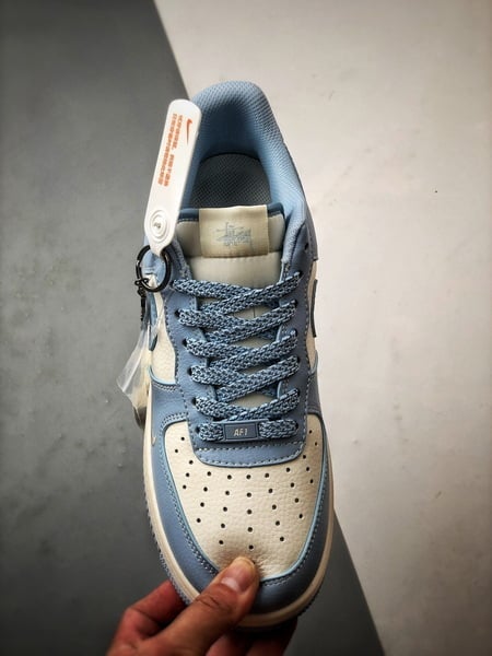 Stussy x Air Force 1 Low Off-White e Azul - Vista 9