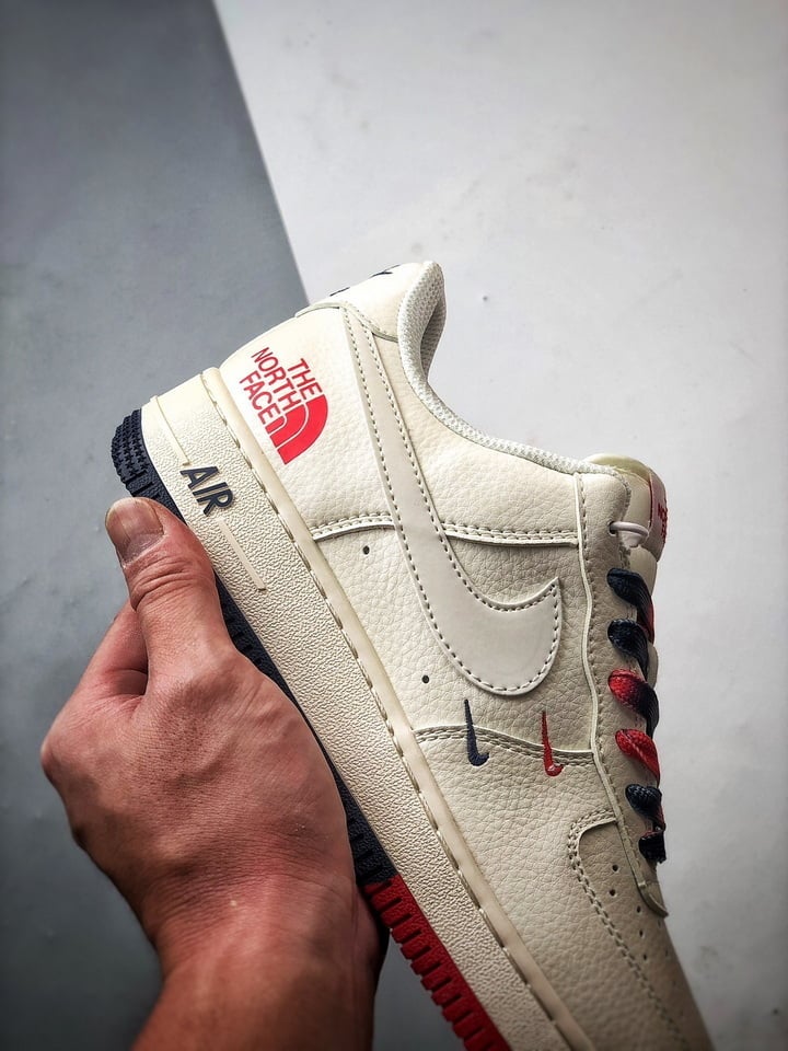 TNF x Nike Air Force 1 Low Azul e Vermelho - Vista 2