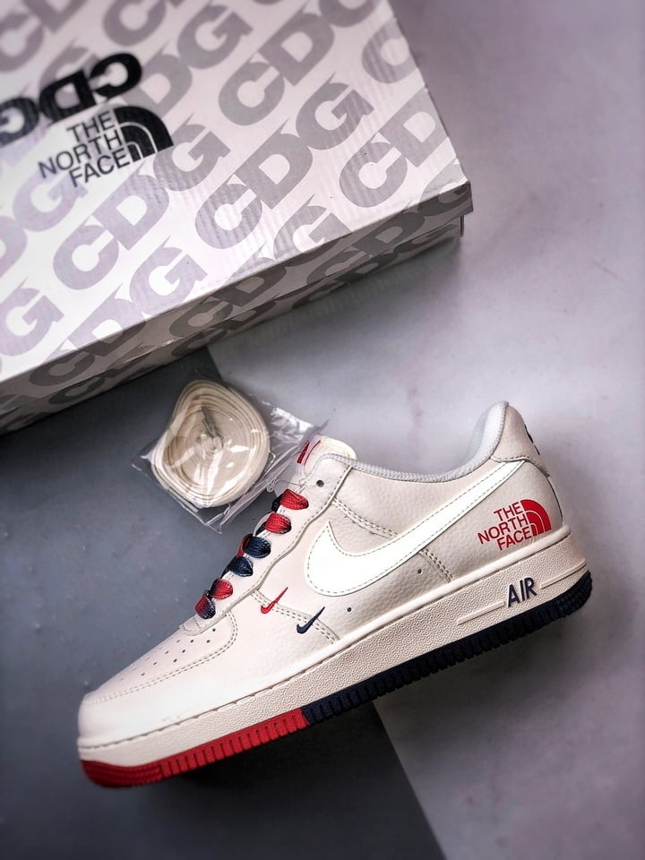 TNF x Nike Air Force 1 Low Azul e Vermelho - Vista 8